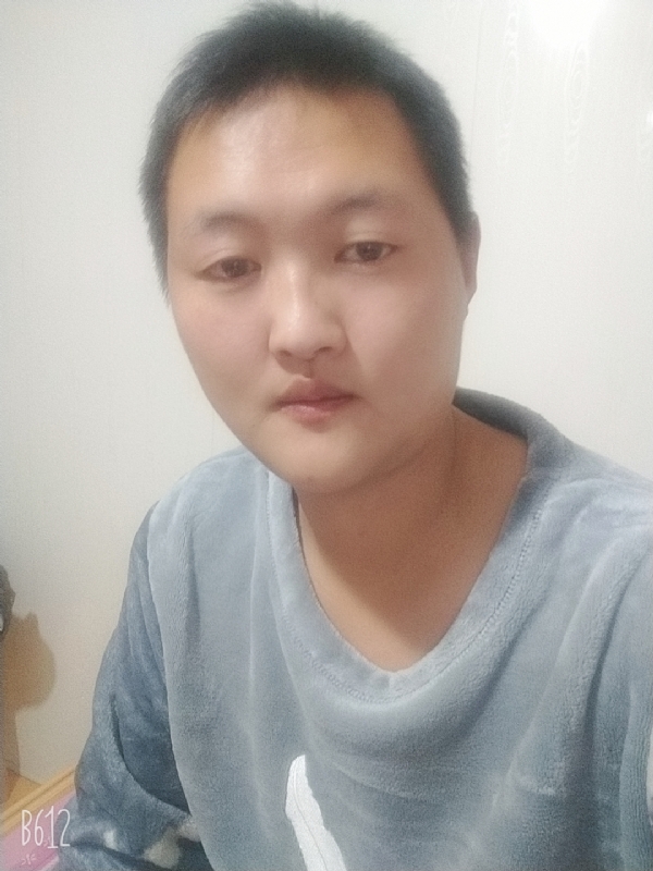 烟圈里透着伤的第一张照片--吉林上门女婿服务网